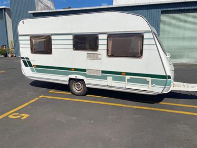 2004 LUNAR CHATEAU 470